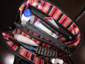 purse with zipper compartment-close